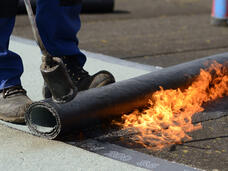 Feuille de bitume modifiée par des polymères